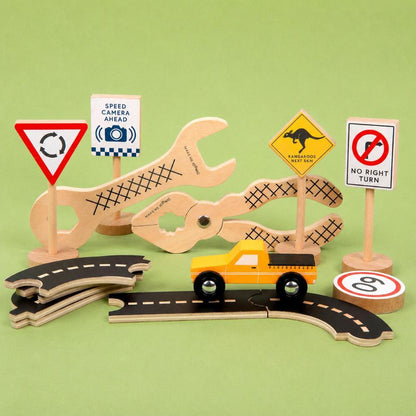 WOODEN TOY -  LOOSE CHANGE SPANNER