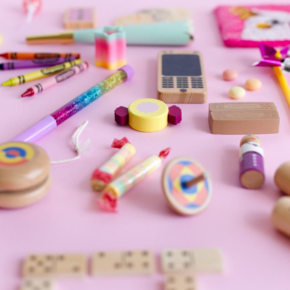 WOODEN TOY -  LOOSE CHANGE PHONE